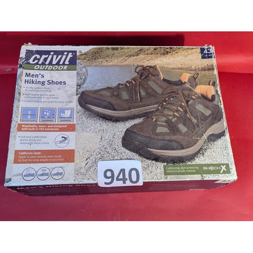 940 - Men's hiking shoes size 9 - new with tags