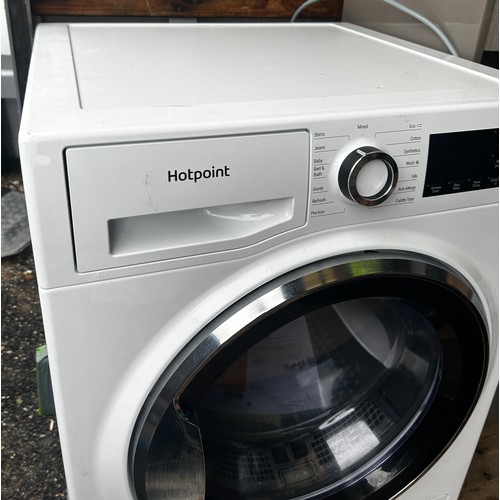 99 - Hotpoint heat pump 8KG tumble dryer - PAT not function tested.