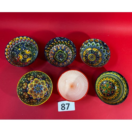 87 - 6 x decorated small ceramic bowls