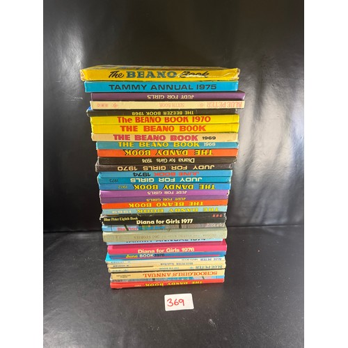 Large collection of vintage children’s annuals and books including ...