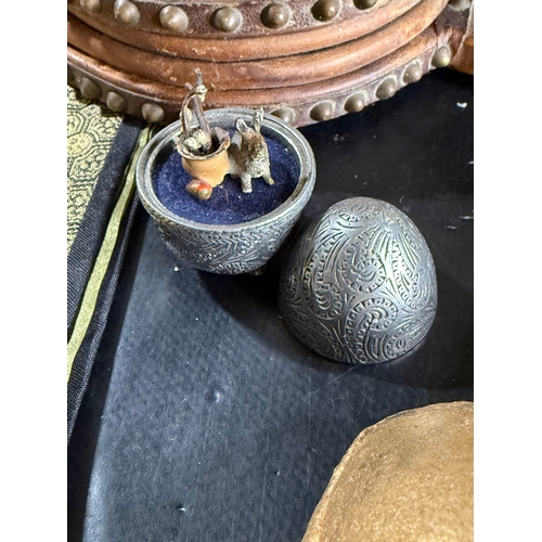 103 - Mixed decorative and collectable items