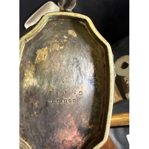 106 - Mixed metalware
