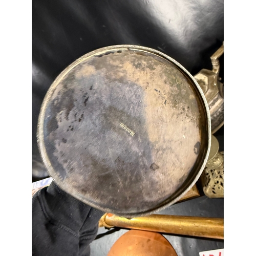 106 - Mixed metalware