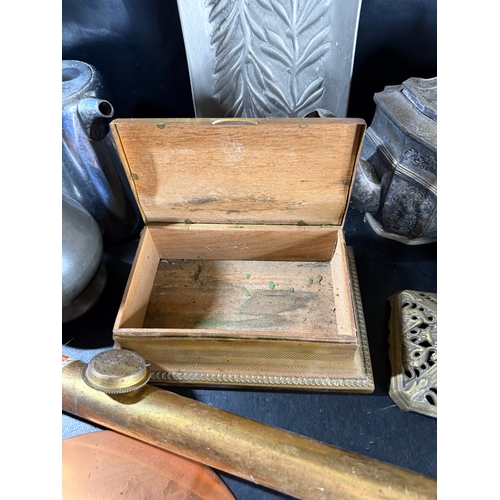 106 - Mixed metalware