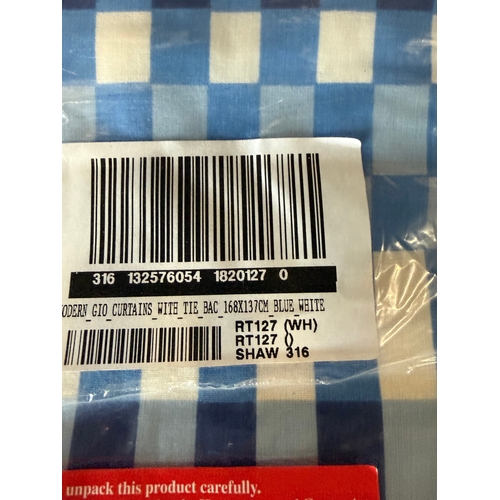 19 - Blue & White Patterned duvet set and curtains
