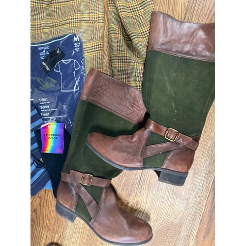 34 - Ladies clothing, footwear & accessories
