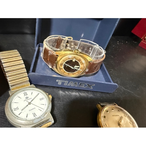 5 - A mixed collection of wristwatches to include examples by Timex, Excalibur, and other makers, togeth... 