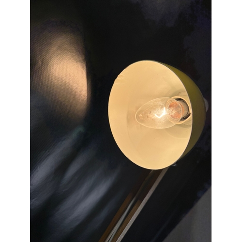 607 - Wooden framed yellow Maclamp - Vendor confirms working order