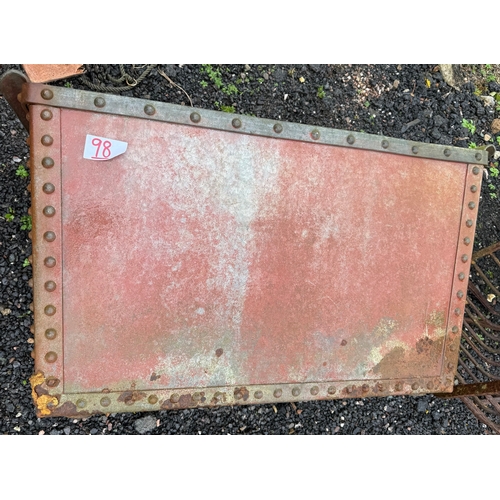 Lot 98        