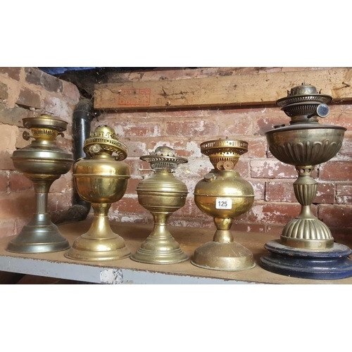 125 - 5 BRASS OIL LAMPS, 1 WITH AN ENGLISH JUNO FLAME ADJUSTER - ALL A/F