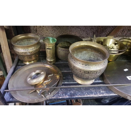 15 - SHELF WITH QTY OF BRASS WARE INCL: VASES, A GONG & BRASS ORNAMENTS