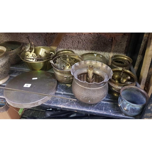 15 - SHELF WITH QTY OF BRASS WARE INCL: VASES, A GONG & BRASS ORNAMENTS