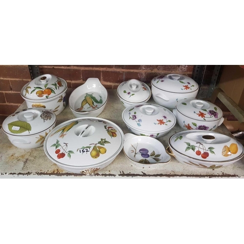 152 - 2 SHELVES OF ROYAL WORCESTER TABLEWARE INCL: WILD HARVEST, EVESHAM & A LARGE STUDIO STYLE SOUP POT