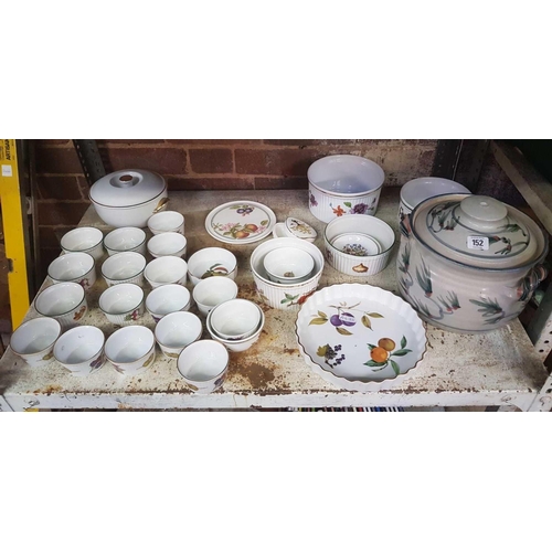 152 - 2 SHELVES OF ROYAL WORCESTER TABLEWARE INCL: WILD HARVEST, EVESHAM & A LARGE STUDIO STYLE SOUP POT