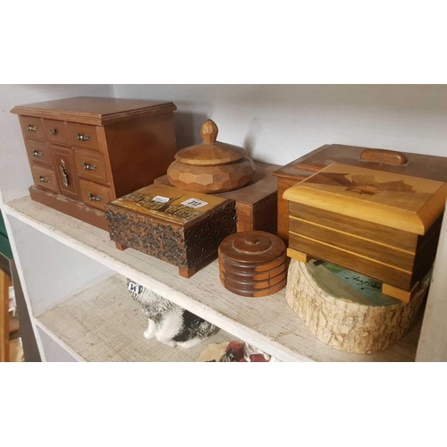 312 - SHELF OF TREEN ITEMS