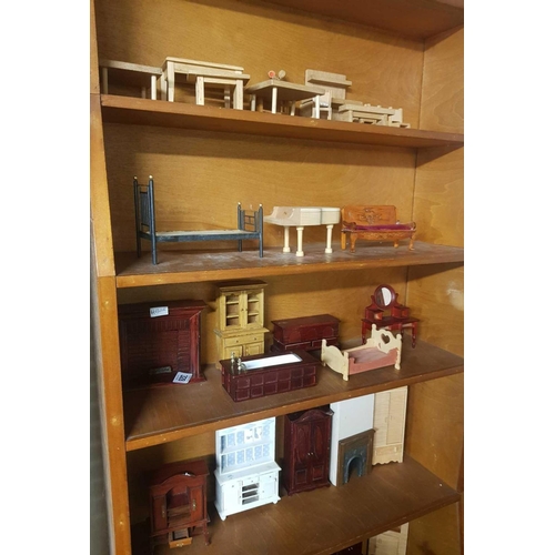 328 - GOOD COLLECTION OF DOLLS HOUSE FURNITURE