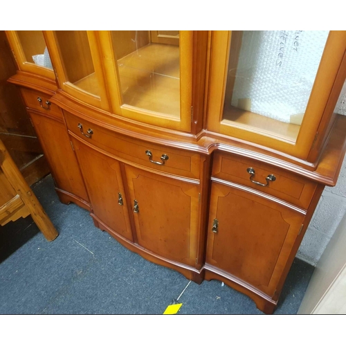 388 - FINE QUALITY ROSS JOHN YEW WOOD SIDEBOARD & DISPLAY CABINET WITH SERPENTINE FRONT, BRASS HANDLES, GL... 