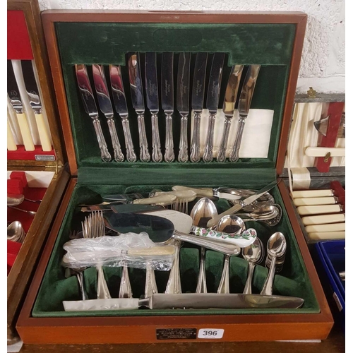 396 - 3 BOXED CUTLERY SET, (1 FISH KNIFE & FORK SET) & A CARDBOARD BOX OF CUTLERY