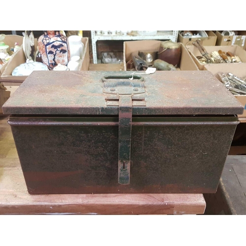 93 - METAL TOOL BOX WITH LIFT OUT TRAY CONTAINING ENGINEERING TOOLS INCL: DRILL BITS MILLS & REAMERS