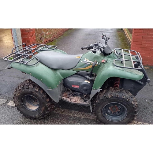 1 - KAWASAKI KVF400 QUAD BIKE - GREEN COLOUR PETROL - FRONT AXLE REQUIRES WORK