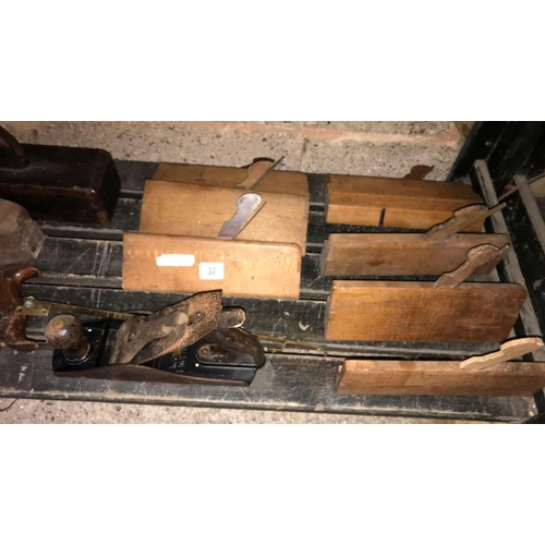 37 - QTY OF WOODEN PLANES, SAWS & VINTAGE ITEMS