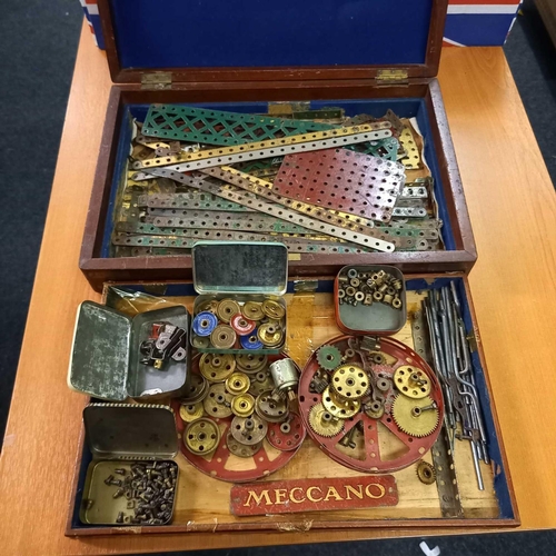 830 - MAHOGANY BRASS BOUND BOX WITH LARGE QTY OF PERIOD MECCANO PARTS