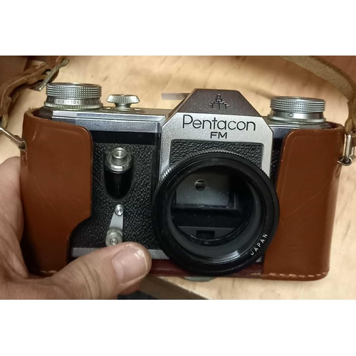 836 - CASED VINTAGE PENTACON FM JAPANESE CAMERA