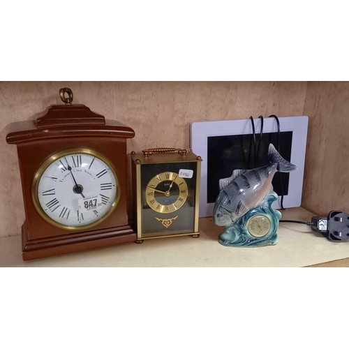 847 - BRASS EFFECT CARRAIGE CLOCK, DIGITAL CALENDAR DAY CLOCK, THERMOMETER SET IN CHINA FISH AND MANTLE CL... 