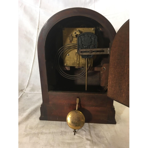 899 - 2 WOODEN MANTEL CLOCK, 1 DOME FORM & 2 WITH ARCHED TOP - UNKNOWN IF WORKING A/F