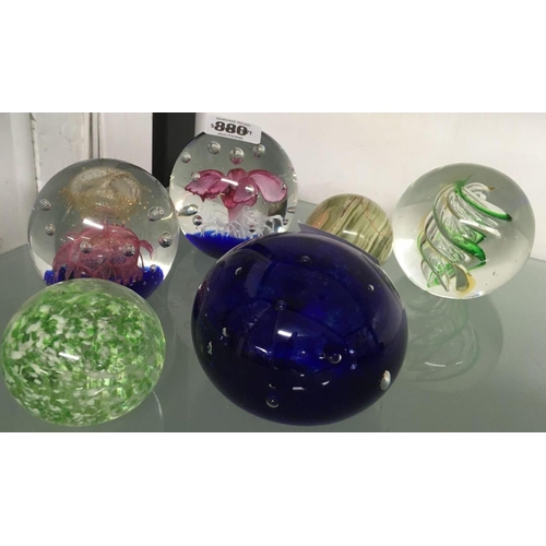 880 - 5 GLASS PAPER WEIGHTS & 1 OTHER