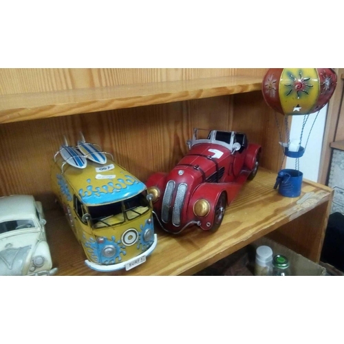 957 - QTY OF TIN PLATE TOYS