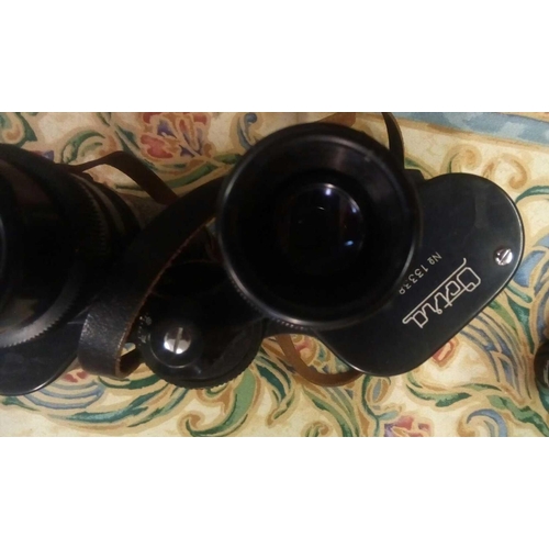 960 - PAIR OF OCTRA 7 X 50 BINOCULARS IN CASE A/F, PAIR OF AQUILUS 8 X 26 BINOCULARS IN CASE, BOOTS AMICA ... 