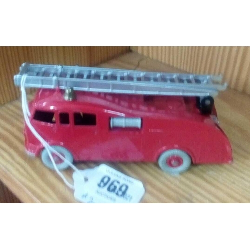 969 - DINKY 555 FIRE ENGINE UNBOXED & DINKY 283 BOAC COACH UNBOXED