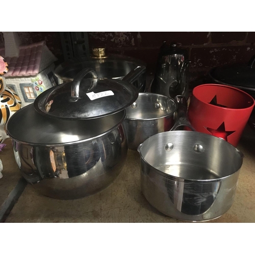 186 - SHELF OF SAUCEPANS, NIGHT LIGHTS & FISH KETTLE