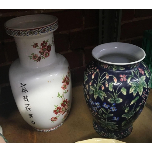 197 - SHELF OF VARIOUS LARGE CHINA VASES ETC