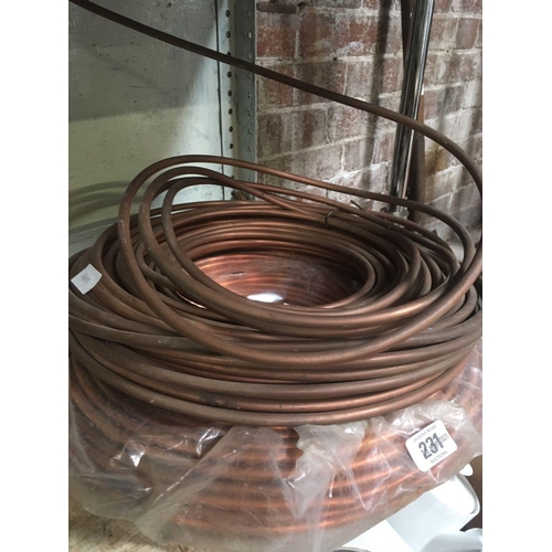 231 - LARGE BUNDLE OF COPPER PIPING