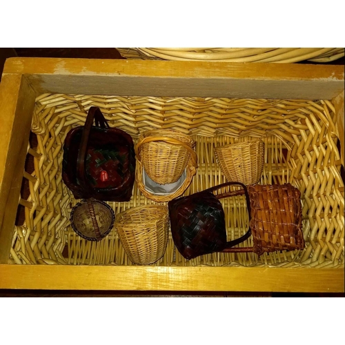 289 - QTY OF WICKER BASKETS