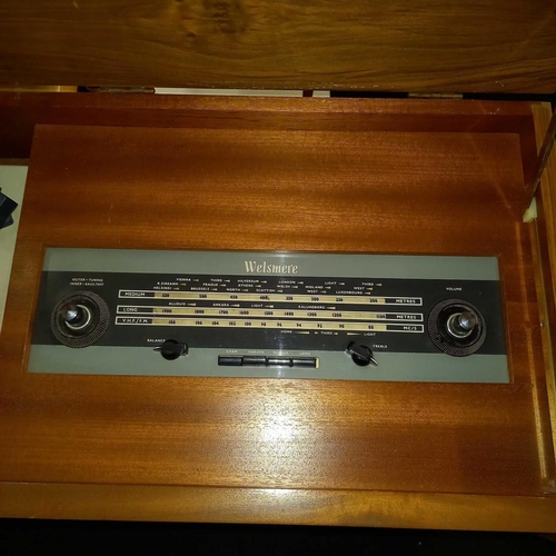 340 - WELSMERE MID CENTURY TEAK RADIOGRAM WITH BSR RECORD DECK & SELECTION OF 45 RPM SINGLES - 44'' LONG