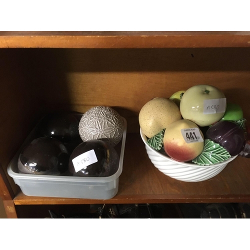 441 - SHELF OF DECORATIVE CERAMIC BALLS, PAPER WEIGHTS & CERAMIC FRUIT