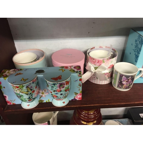 466 - SHELF OF DECORATIVE CERAMIC MUGS & A VASE