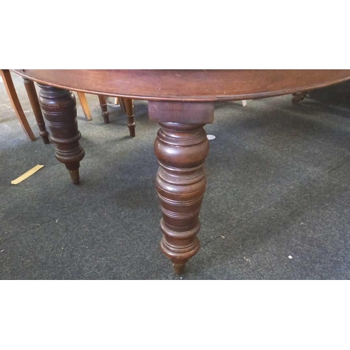 470 - MAHOGANY EXTENDING DINING TABLE 90''