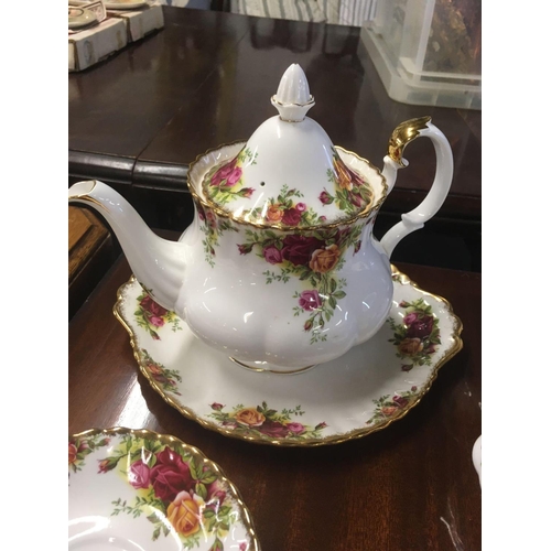 476 - ROYAL ALBERT BONE CHINA TEA SET 'OLD COUNTRY ROSES' - ONE TEA CUP MISSING