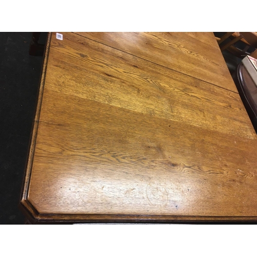 481 - EXTENDING OAK DINING TABLE WITH TURNED LEGS ON CASTER & EXTRA LEAF 4ft 6'' X 3ft 6'' EXTENDING TO 6f... 