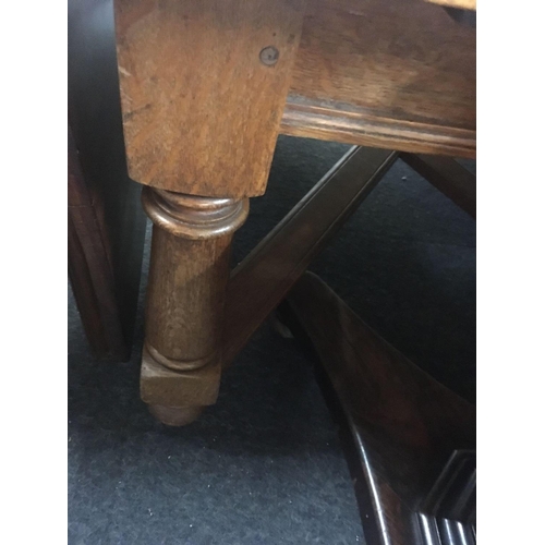 504 - IMPRESSIVE VICTORIAN LIGHT OAK EXTENDING DINING TABLE WITH HEAVY TURNED LEGS & STRETCHERS ON BRASS C... 