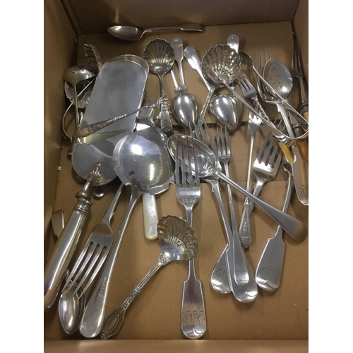 548 - QTY OF QUALITY PLATES CUTLERY / FLATWARE