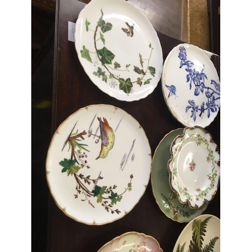 590 - COLLECTION OF 17 HAND PAINTED & OTHER DECORATIVE PLATES