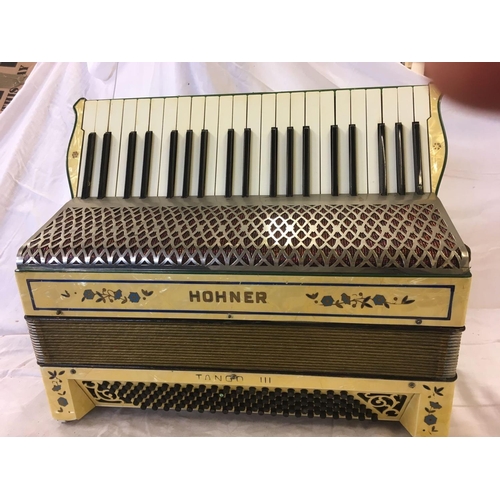 594 - SQUEEZE BOX IN CASE