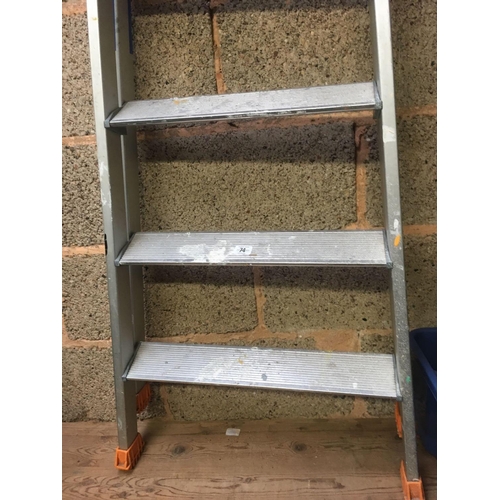 74 - 5 STEP DECORATORS LADDER