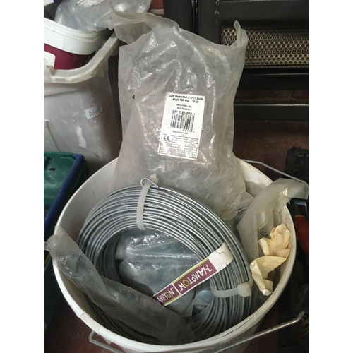 88 - TUB OF WIRE & COACH BOLT FITTINGS