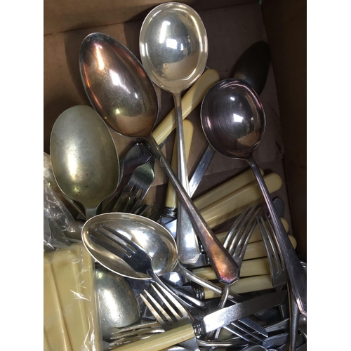 19 - CARTON OF MISC CUTLERY
